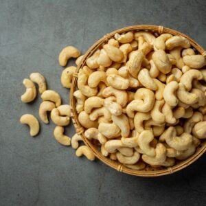 kacang mete mentah kupas (raw cashew nuts)